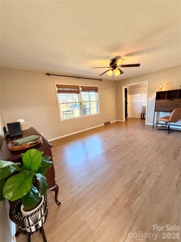 3933 Old Brittain Road, Hickory, NC 28602