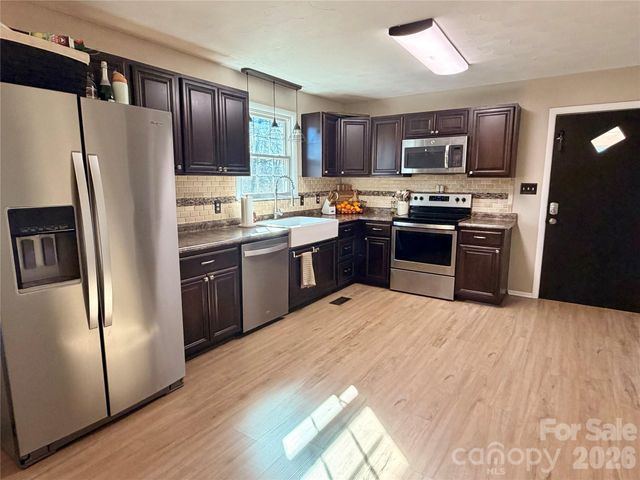 3933 Old Brittain Road, Hickory, NC 28602