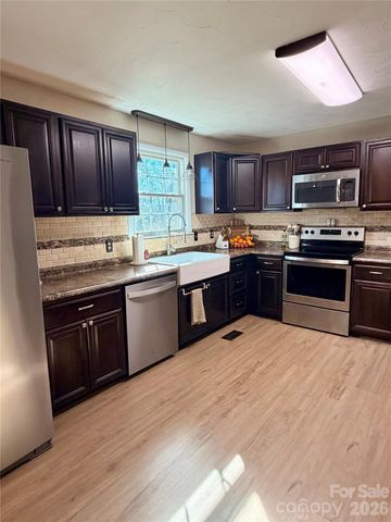 3933 Old Brittain Road, Hickory, NC 28602