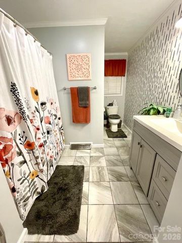 3933 Old Brittain Road, Hickory, NC 28602