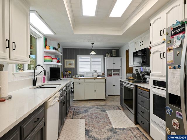 2093 Astor Wy, Woodburn, OR 97071