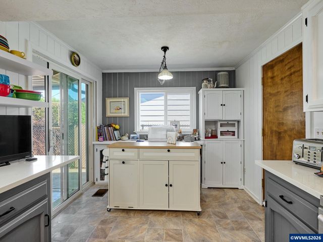 2093 Astor Wy, Woodburn, OR 97071