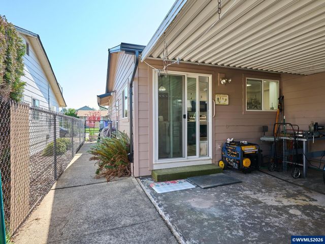 2093 Astor Wy, Woodburn, OR 97071