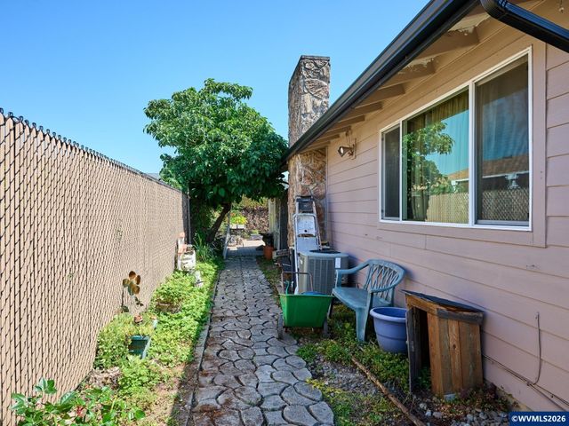 2093 Astor Wy, Woodburn, OR 97071