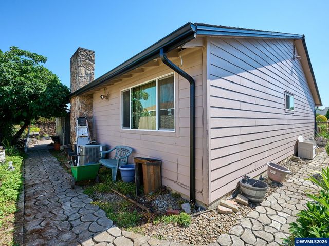 2093 Astor Wy, Woodburn, OR 97071