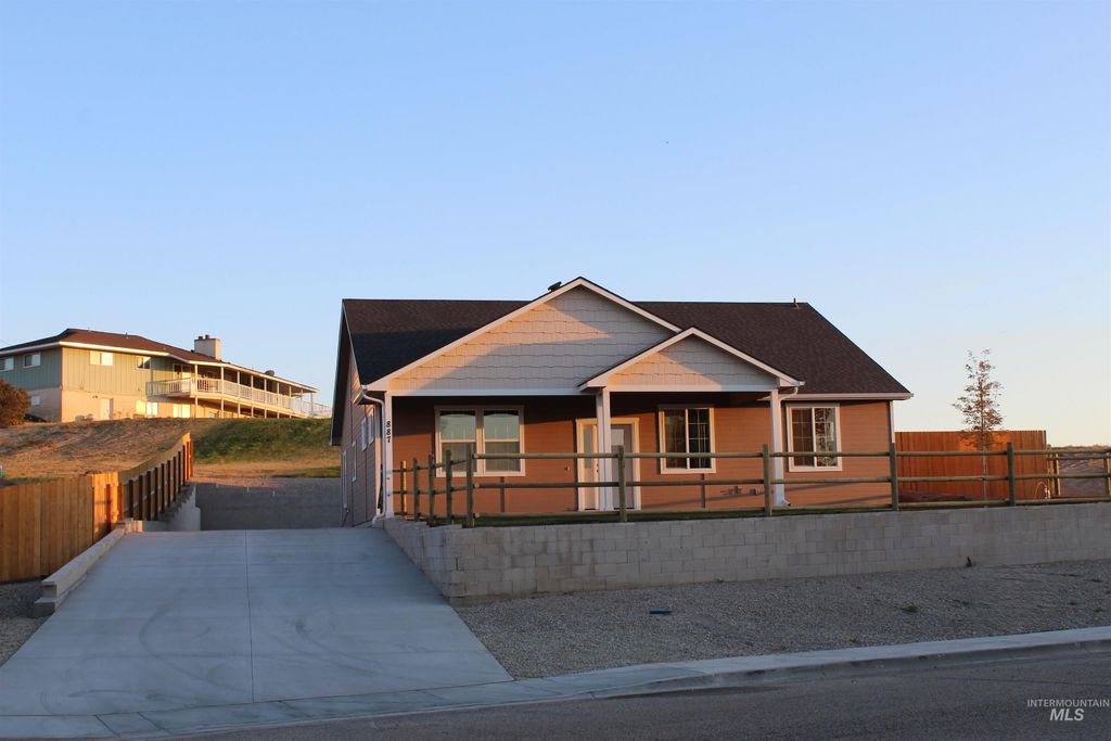 887 S. Iowa Ave., Payette, ID 83661 photo 2