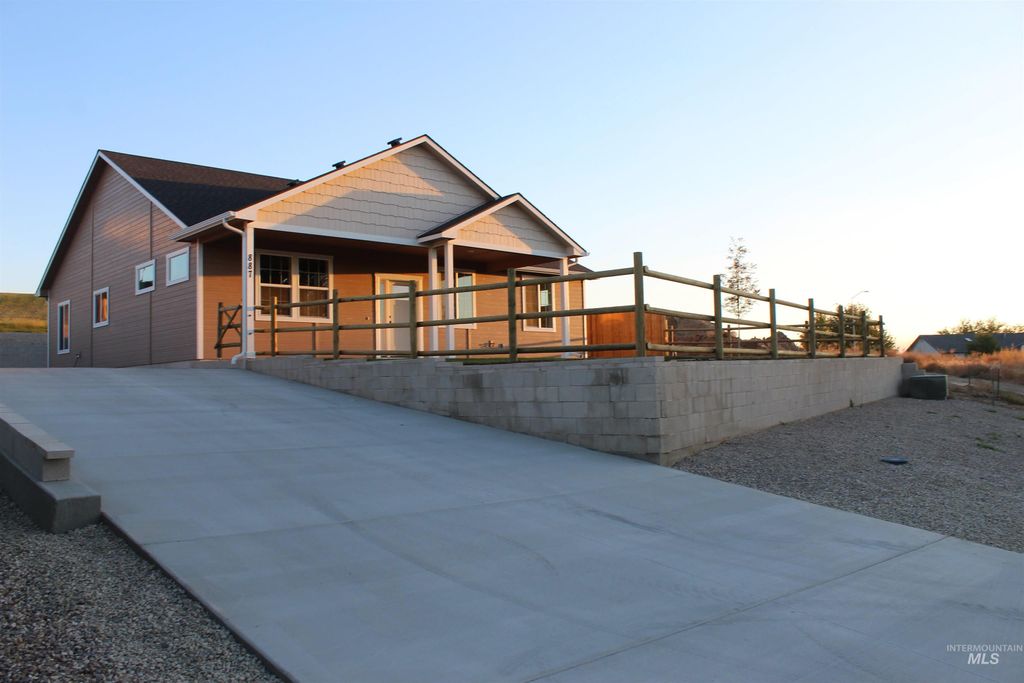 887 S. Iowa Ave., Payette, ID 83661 photo 3