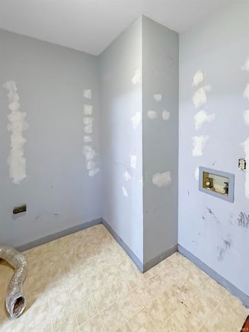 213 215 Lorshelna Drive, Evansville, IN 47711