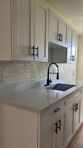 1100 NE 1st Ct 312, Hallandale Beach, FL 33009