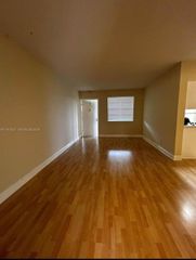 1100 NE 1st Ct 312, Hallandale Beach, FL 33009