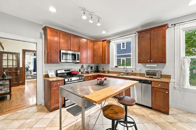 22 Hewlett St 1, Boston, MA 02131