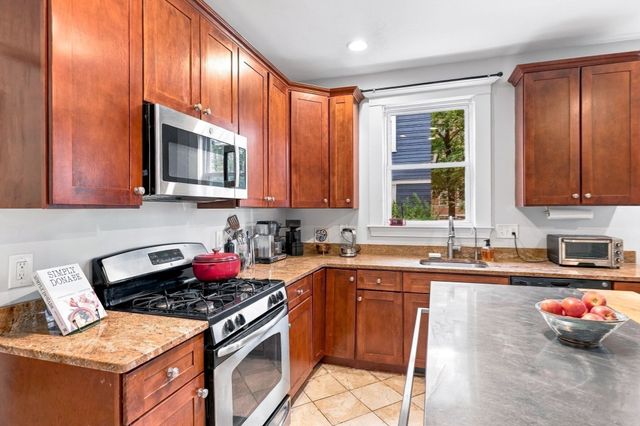 22 Hewlett St 1, Boston, MA 02131