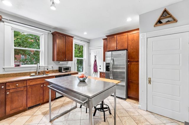 22 Hewlett St 1, Boston, MA 02131