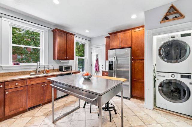22 Hewlett St 1, Boston, MA 02131