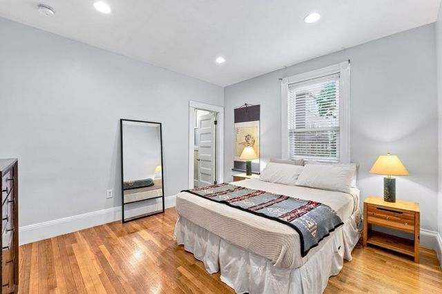 22 Hewlett St 1, Boston, MA 02131