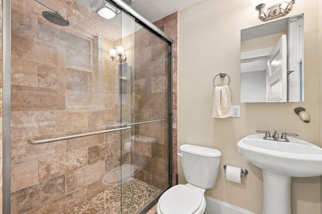22 Hewlett St 1, Boston, MA 02131