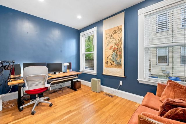 22 Hewlett St 1, Boston, MA 02131