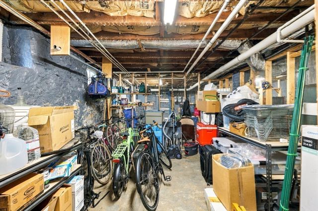 22 Hewlett St 1, Boston, MA 02131