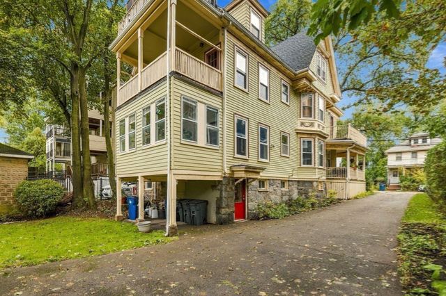 22 Hewlett St 1, Boston, MA 02131