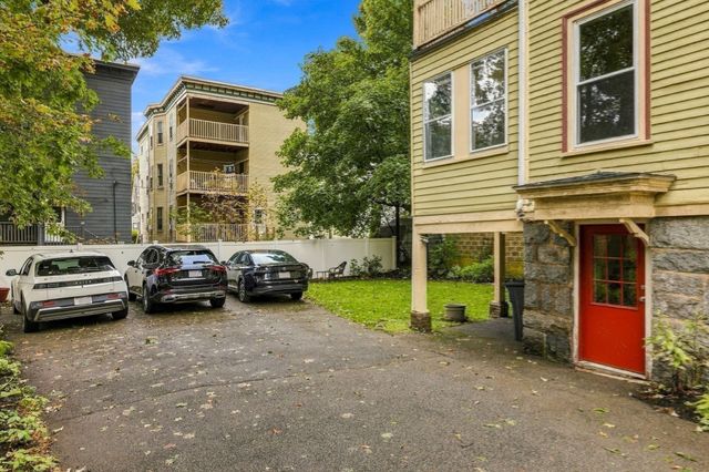 22 Hewlett St 1, Boston, MA 02131