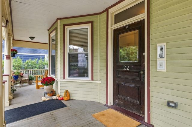 22 Hewlett St 1, Boston, MA 02131