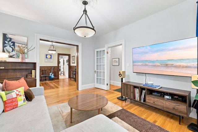 22 Hewlett St 1, Boston, MA 02131