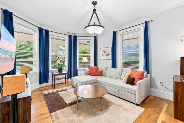 22 Hewlett St 1, Boston, MA 02131