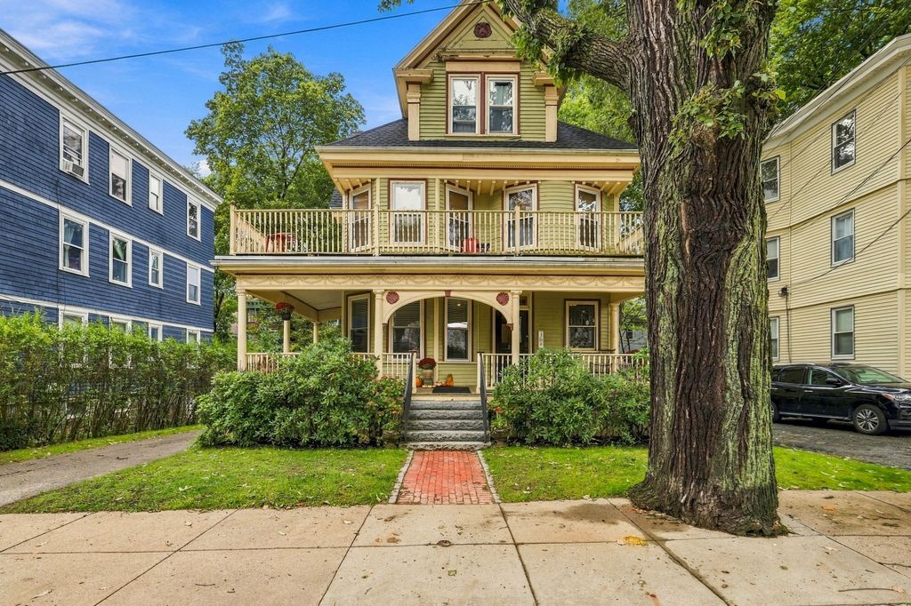 22 Hewlett St 1, Boston, MA 02131