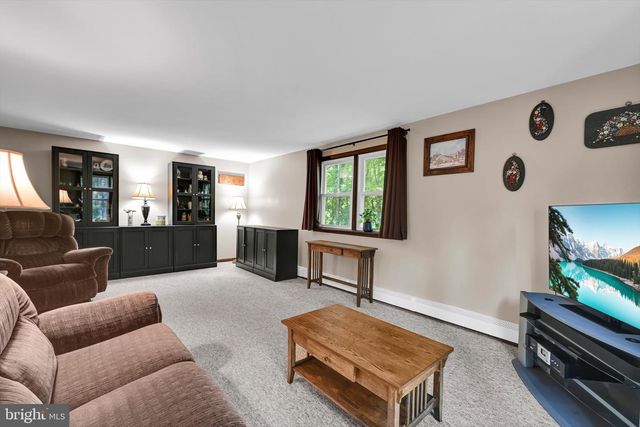 1392 RESERVOIR RD, Honey Brook, PA 19344