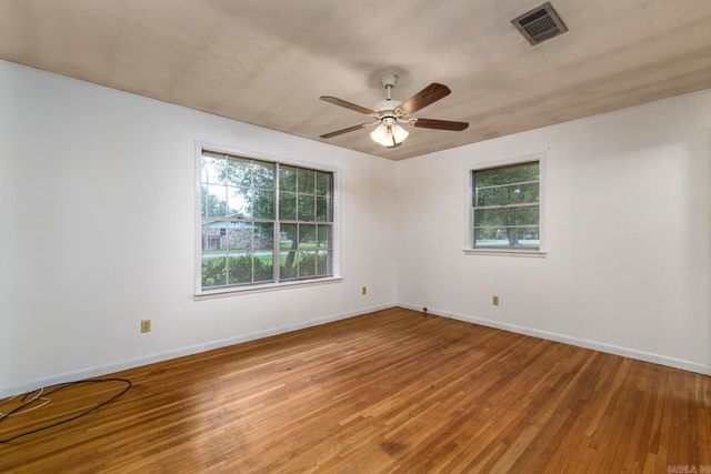 6 Dunfrettin Place, Sherwood, AR 72120
