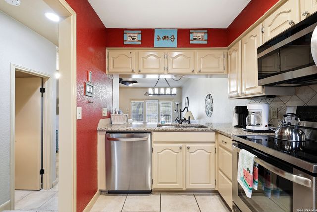 421 Watts Ln Unit B5, Canyon Lake, TX 78133