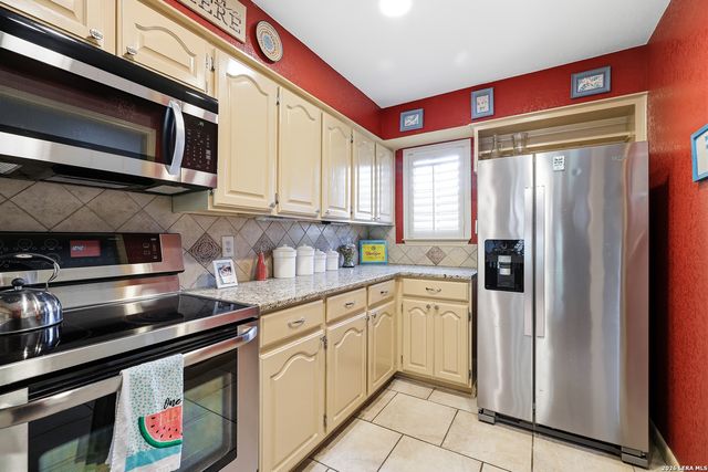 421 Watts Ln Unit B5, Canyon Lake, TX 78133