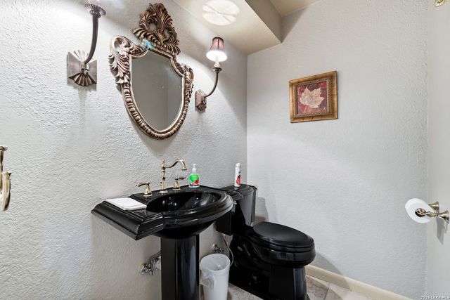 421 Watts Ln Unit B5, Canyon Lake, TX 78133