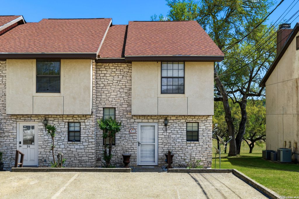 421 Watts Ln Unit B5, Canyon Lake, TX 78133