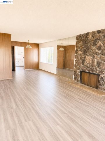 14621 Pansy St, San Leandro, CA 94578