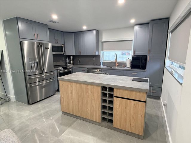 2960 NW 1st Dr, Pompano Beach, FL 33064