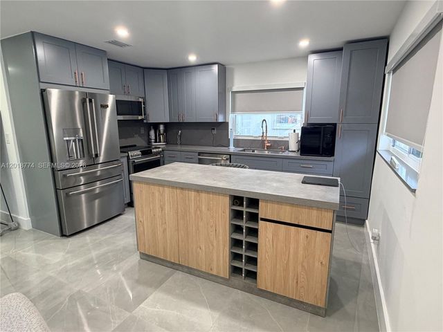 2960 NW 1st Dr, Pompano Beach, FL 33064