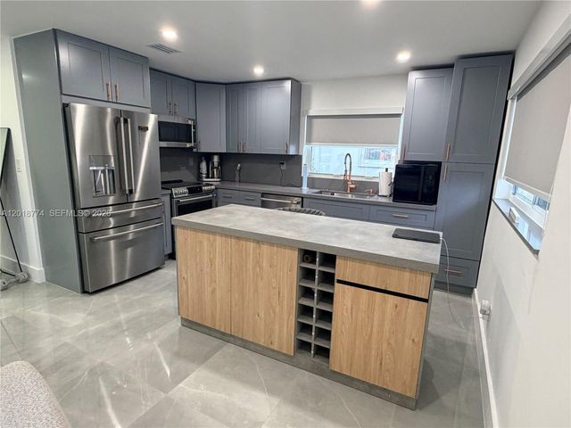 2960 NW 1st Dr, Pompano Beach, FL 33064
