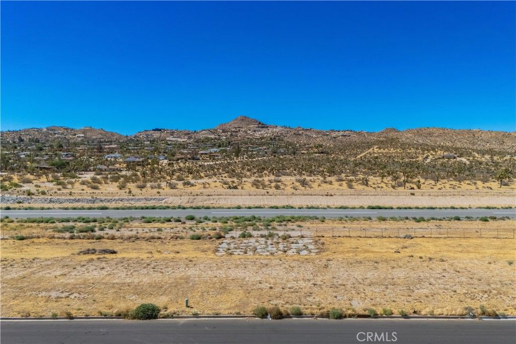 Image 11 of property listing at 6768 Lindbergh Lane, Yucca Valley, CA 92284