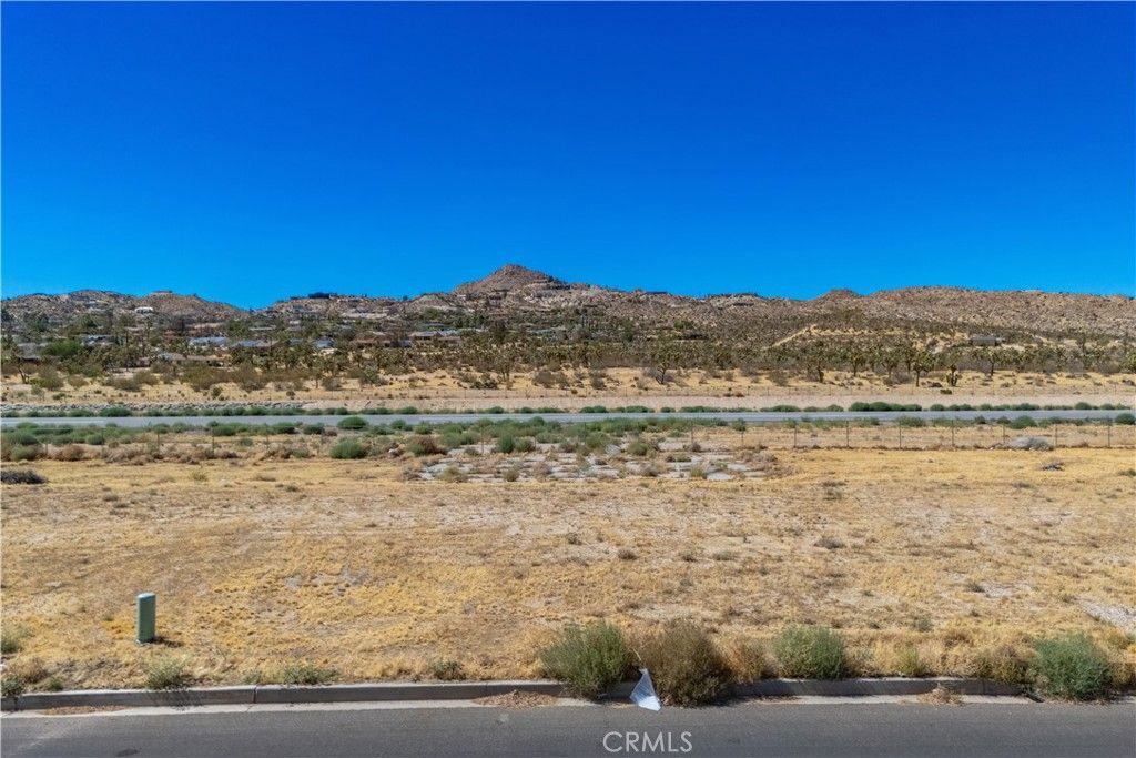 Image 12 of property listing at 6768 Lindbergh Lane, Yucca Valley, CA 92284