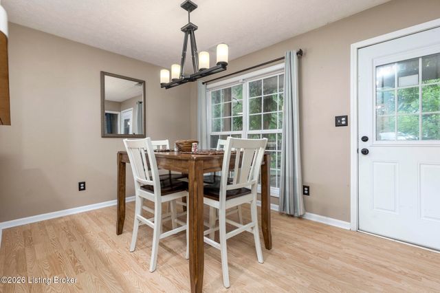 4207 Brownsboro Glen Rd, Louisville, KY 40241