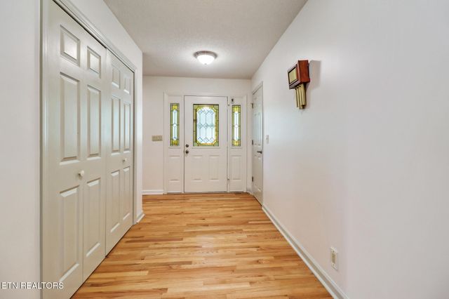 11 Kingsboro Lane, Crossville, TN 38558