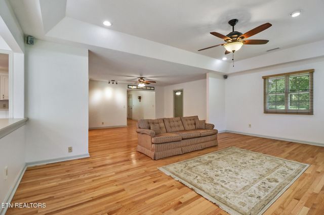 11 Kingsboro Lane, Crossville, TN 38558