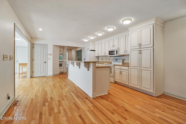 11 Kingsboro Lane, Crossville, TN 38558