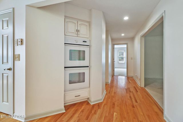 11 Kingsboro Lane, Crossville, TN 38558