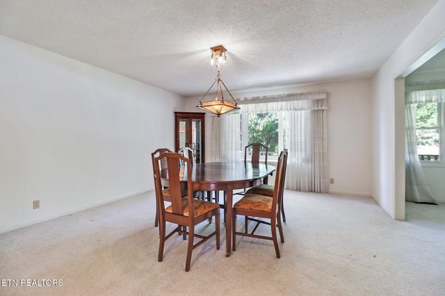 11 Kingsboro Lane, Crossville, TN 38558