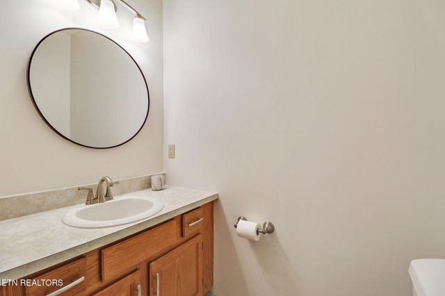 11 Kingsboro Lane, Crossville, TN 38558