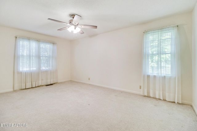 11 Kingsboro Lane, Crossville, TN 38558