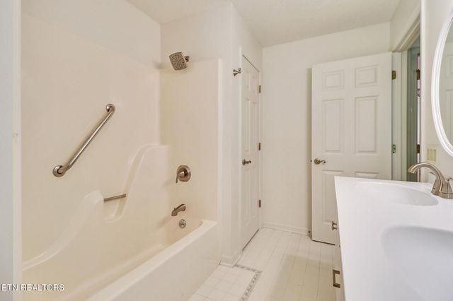 11 Kingsboro Lane, Crossville, TN 38558