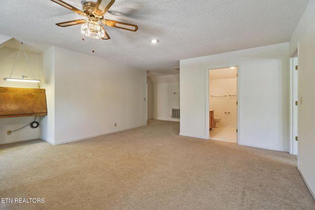 11 Kingsboro Lane, Crossville, TN 38558